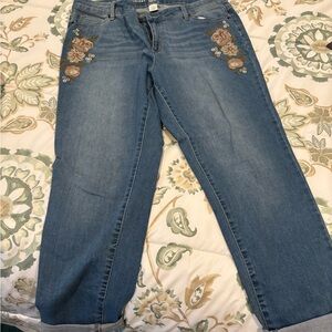 Blue Boyfriend Jeans with Floral Embroidery